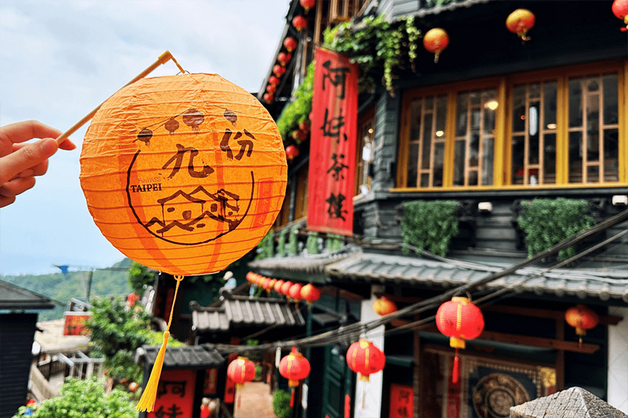 Jiufen Red Lantern Blessing Experience